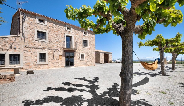 Country House 'Mas Françó' with Mountain Views, Wi-Fi and Air Conditioning