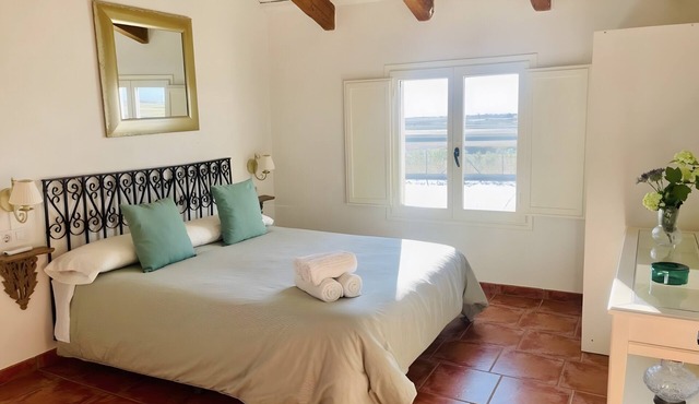 Country House 'Masia Llambrich Bomba' with Shared Pool, Wi-Fi and Air Conditioning
