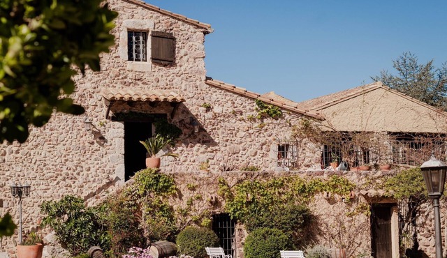Country House 'Mimosa Jardin' with Mountain Views, Wi-Fi, and Air Conditioning