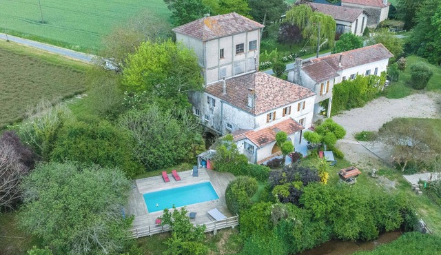 Country House 'Moulin De Flaujague - Bordeaux' with Private Pool, Private Terrace and Wi-Fi