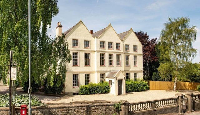 Country House near Bath | Sleeps 20