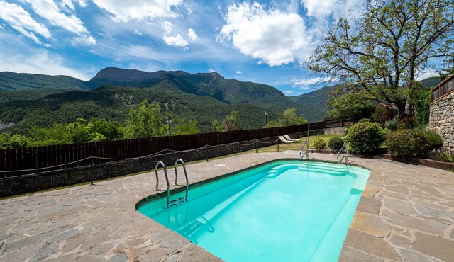 Country House 'Nogal' with Mountain View, Shared Pool and Wi-Fi