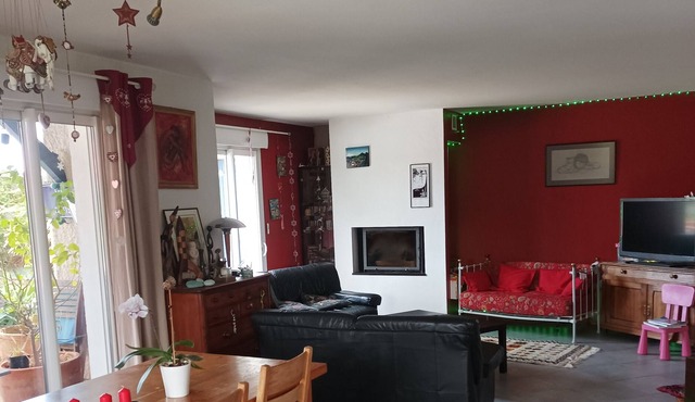 Country house not overlooked close to amenities