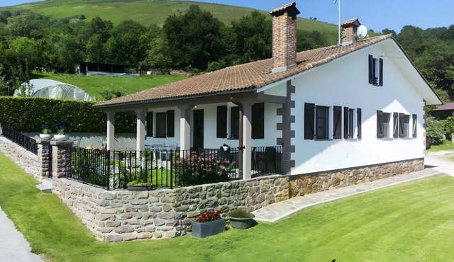 Country House 'Oiaraberri' with Private Garden and Wi-Fi
