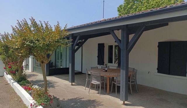 Country house on the Gironde estuary