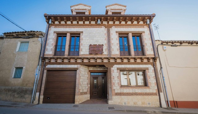 Country House 'Puerta Villa' with Private Terrace and Wi-Fi