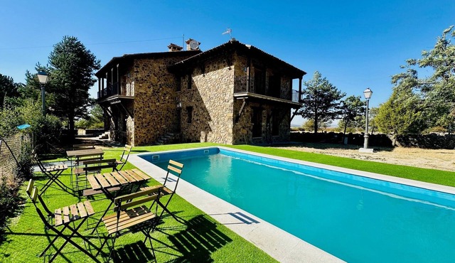 Country House 'Punta Me Mansion De Gallegos' with Mountain View, Private Pool and Wi-Fi
