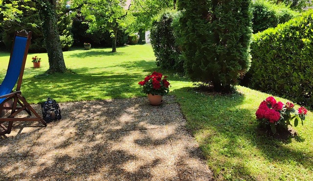 Country house, quiet and greenery, park 9000 M2 closed