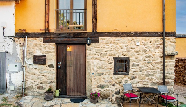 Country House 'Quimera' with Mountain Views, Balcony and Wi-Fi