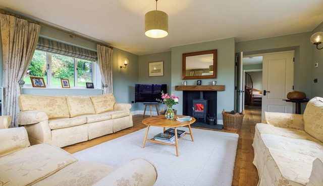 Country House Retreat in the heart of the Cotswolds for family and friends