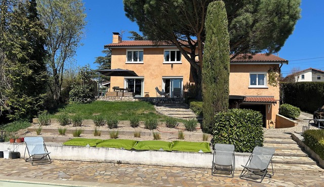Country house - swimming pool - view of Monts du Lyonnais - 25 min from Lyon