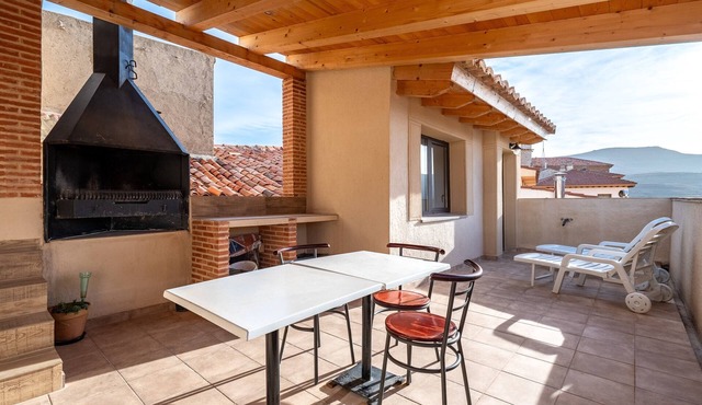 Country House 'Sierra De Majalinos' with Mountain View, Wi-Fi and Air Conditioning