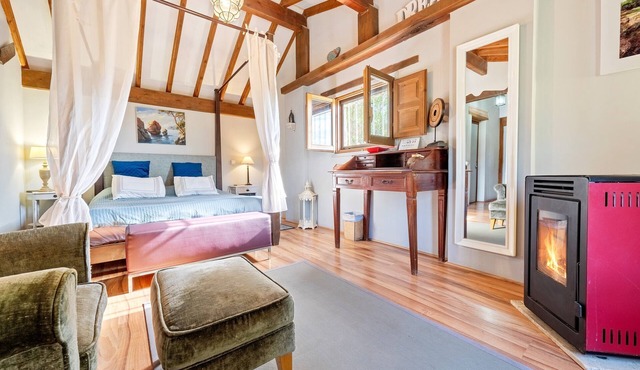 Country House 'Suite Premium En La Naturaleza' with Mountain View, Shared Pool and Wi-Fi
