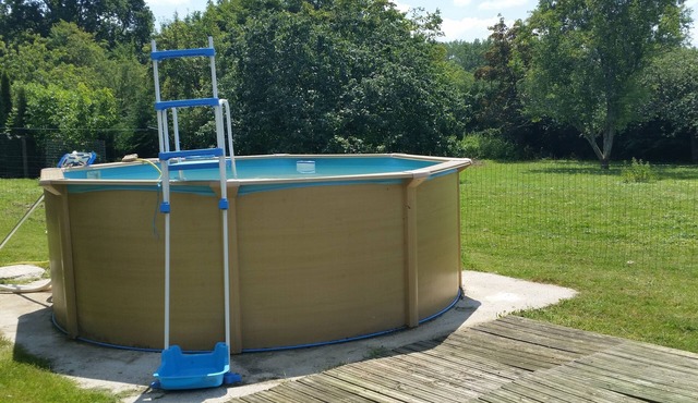Country house SWIMMING POOL near NIGLOLAND Troyes CHAMPAGNE animals accepted.