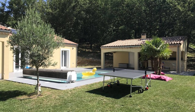 Country house, swimming pool and singing cicadas