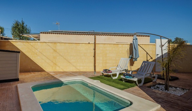 Country House 'Villa Con Piscina Cerca De Sevilla' with Private Pool, Wi-Fi and Air Conditioning