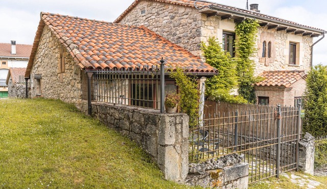 Country House 'Villamoronta' with Mountain View, Private Terrace and Wi-Fi