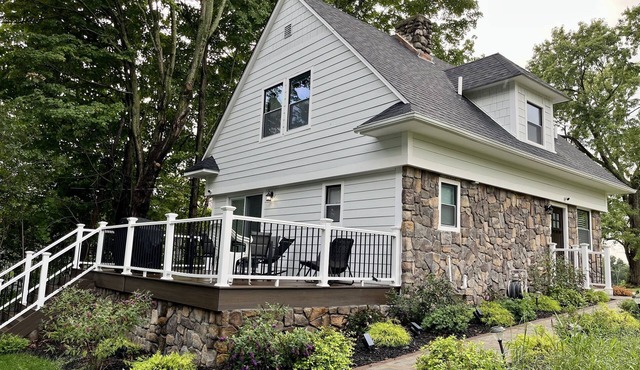 Country House w/Hot Tub, Deck, Grill & Fire Pit
