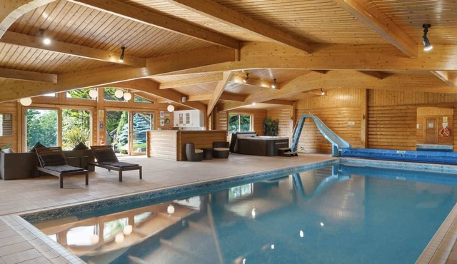 Country House w/Pool, Hot Tub, Tennis Courts, Gym