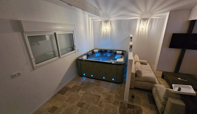 Country house with indoor jacuzzi