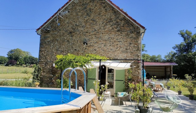 Country house with above-ground pool from May to October