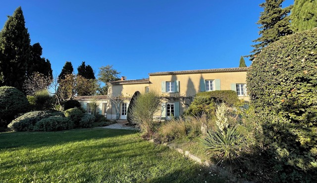 Country house with bucolic garden and swimming-pool for 10 persons