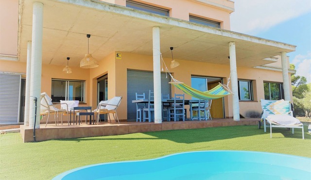 Country house with sea views 2km from the beach