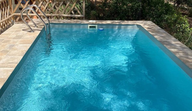 Country house with forest and swimming pool, near the beach (pet friendly).