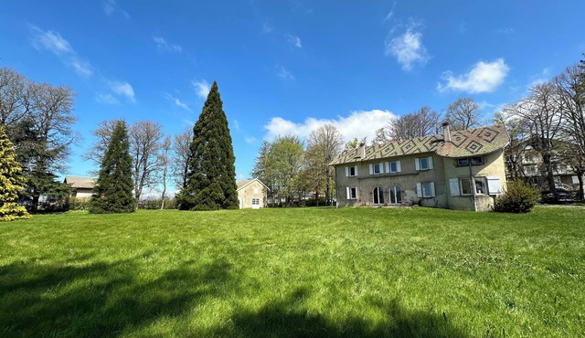 Country house with family or friends