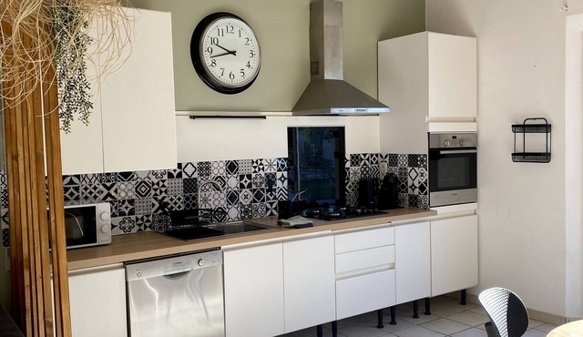 Country house with garden and jacuzzi