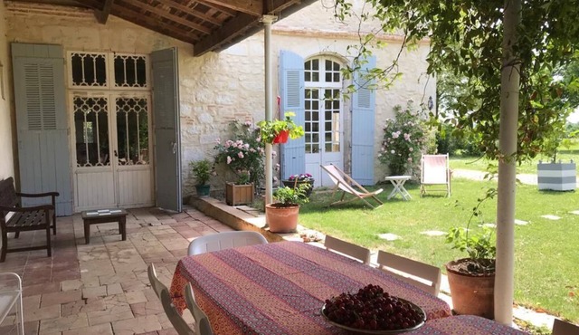 Country house with swimming pool: 8 bedrooms sleeps 16