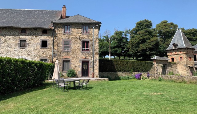 Country house with lake bathing