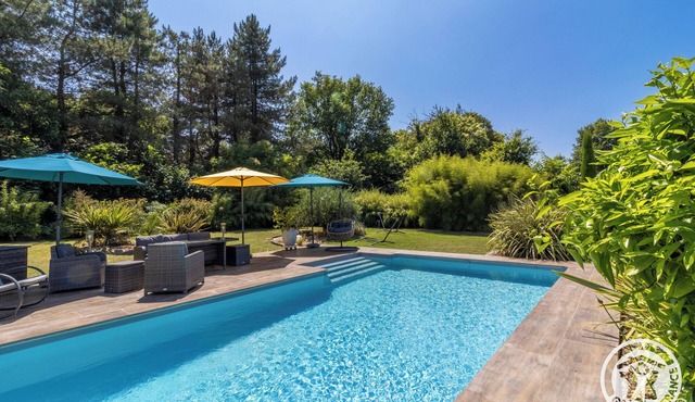 Country house with jacuzzi and swimming pool