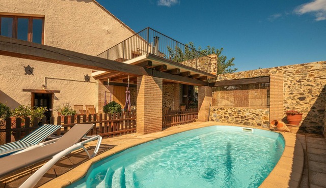 Country house with large garden and swimming pool 10 minutes from the beach