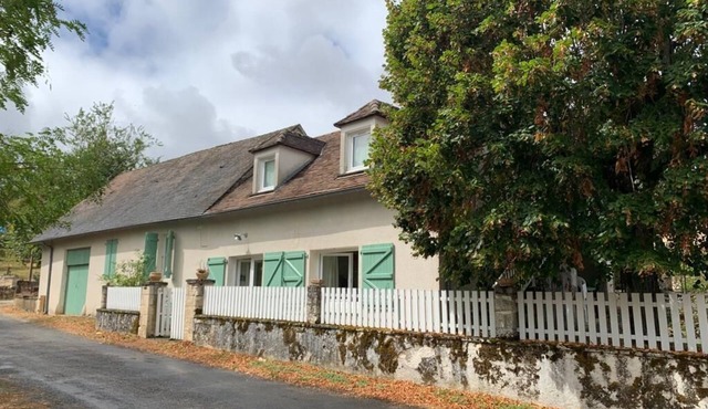 Country house with large enclosed garden for 8 people, Rocamadour 12km away,