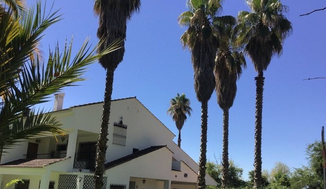 Country house with pool, ideal for families and friends (pet friendly)