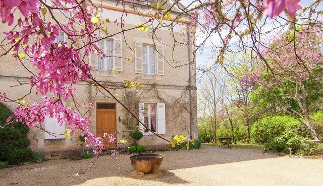 Country house with private pool and views