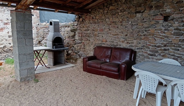 Country house with private outdoor area with brazier barbecue