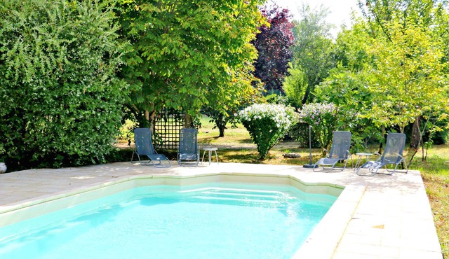 Country house with private pool on a spacious green plot with lots of privacy