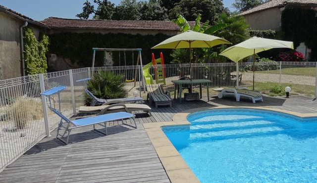 Country house with private heated pool for large families