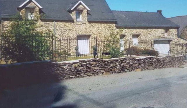 Country house with swimming pool in the heart of Brocéliande