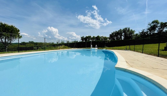 Country house with swimming pool in Perigord