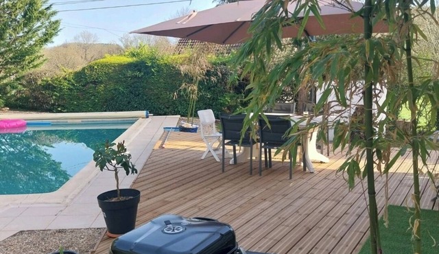 Country house with swimming pool between the Dordogne and the Lot