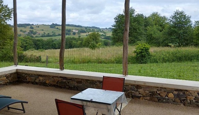 Country house with terrace, pets allowed