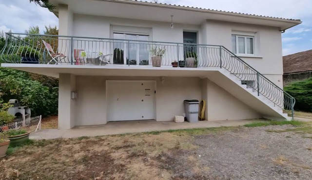 Country house with wonderful view over the Lot valley