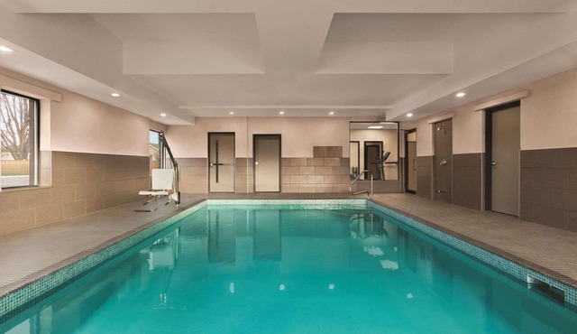 Country Inn & Suites by Radisson, Belleville, ON