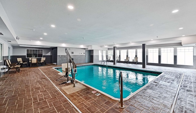 Country Inn & Suites by Radisson, Bloomington-Normal Airport, IL