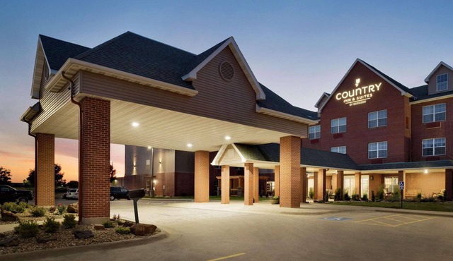 Country Inn & Suites by Radisson, Coralville, IA