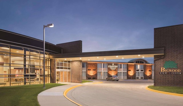 Country Inn & Suites by Radisson, Fergus Falls, MN