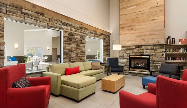 Country Inn & Suites by Radisson, Platteville, WI